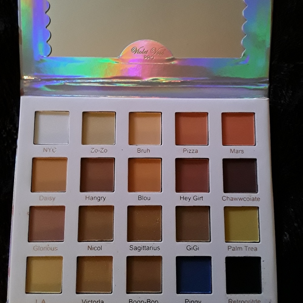 NWOT, VIOLET VOSS SHADOW PALETTE.
